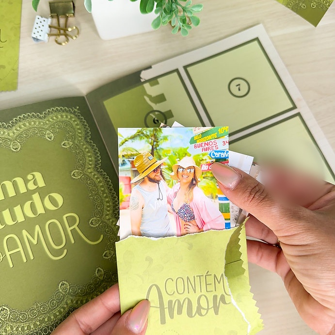 4 - ÁLBUM PROPÓSITO - Amor em Figurinhas Álbum Dia dos Namorados - Encadernação - Imagem 1